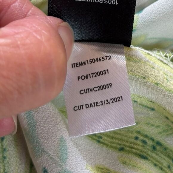 Torrid Abbey Georgette Button Back Blouse Cactus Print Womens Size 00 Medium - Picture 13 of 16